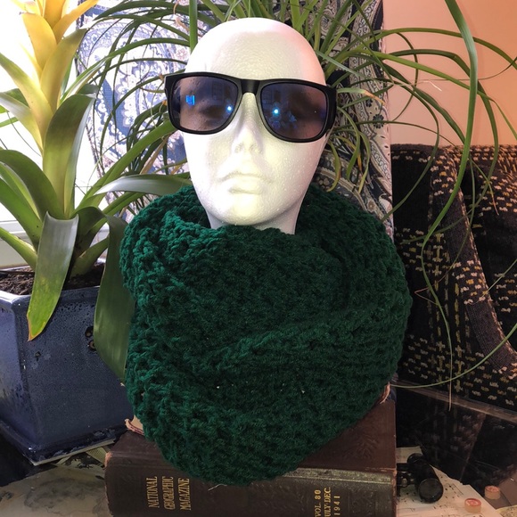 Handmade infinity scarf - Picture 4 of 5